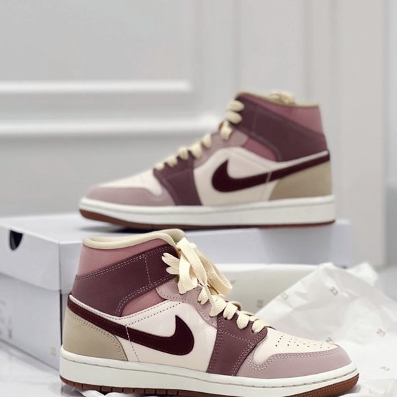 NikeAJ1 mid